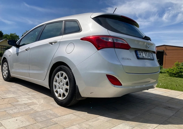 Hyundai I30 cena 26000 przebieg: 191000, rok produkcji 2013 z Szczytna małe 562